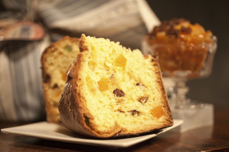 slice of panettone 